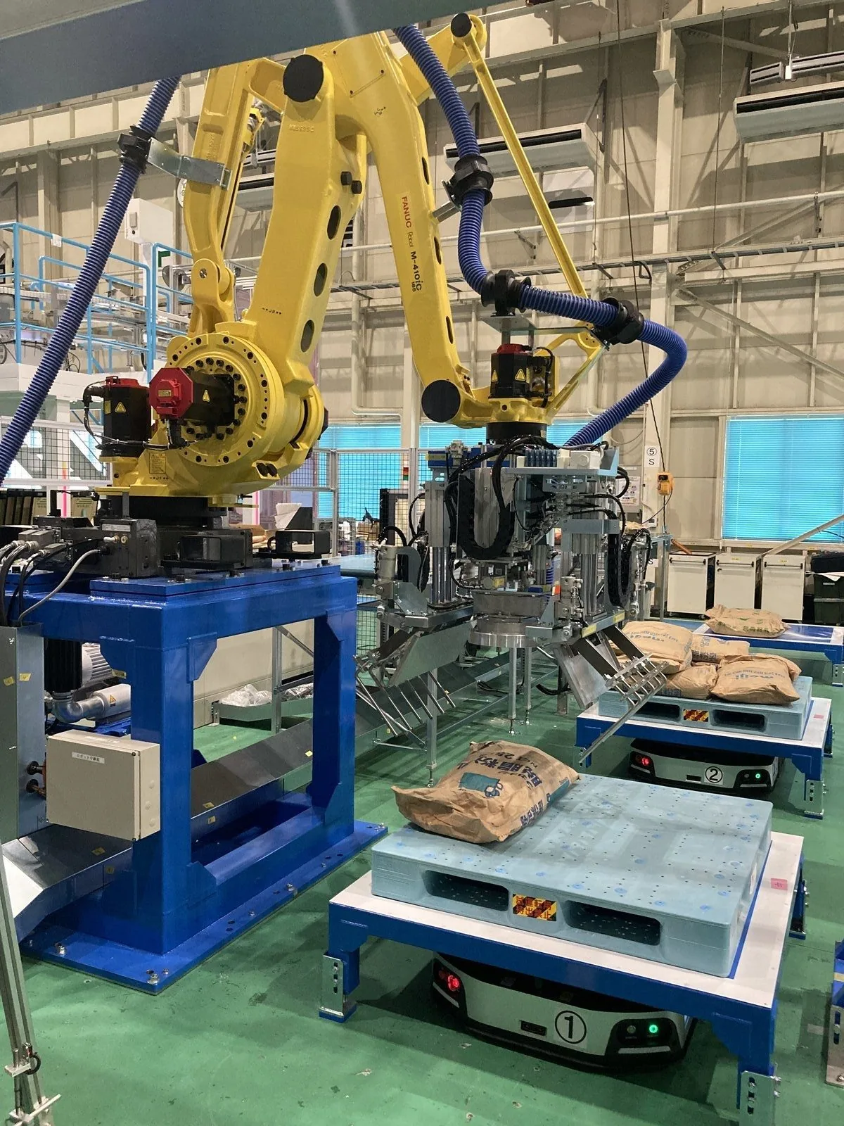 FANUCロボットとiRAYPLE AMRの連携