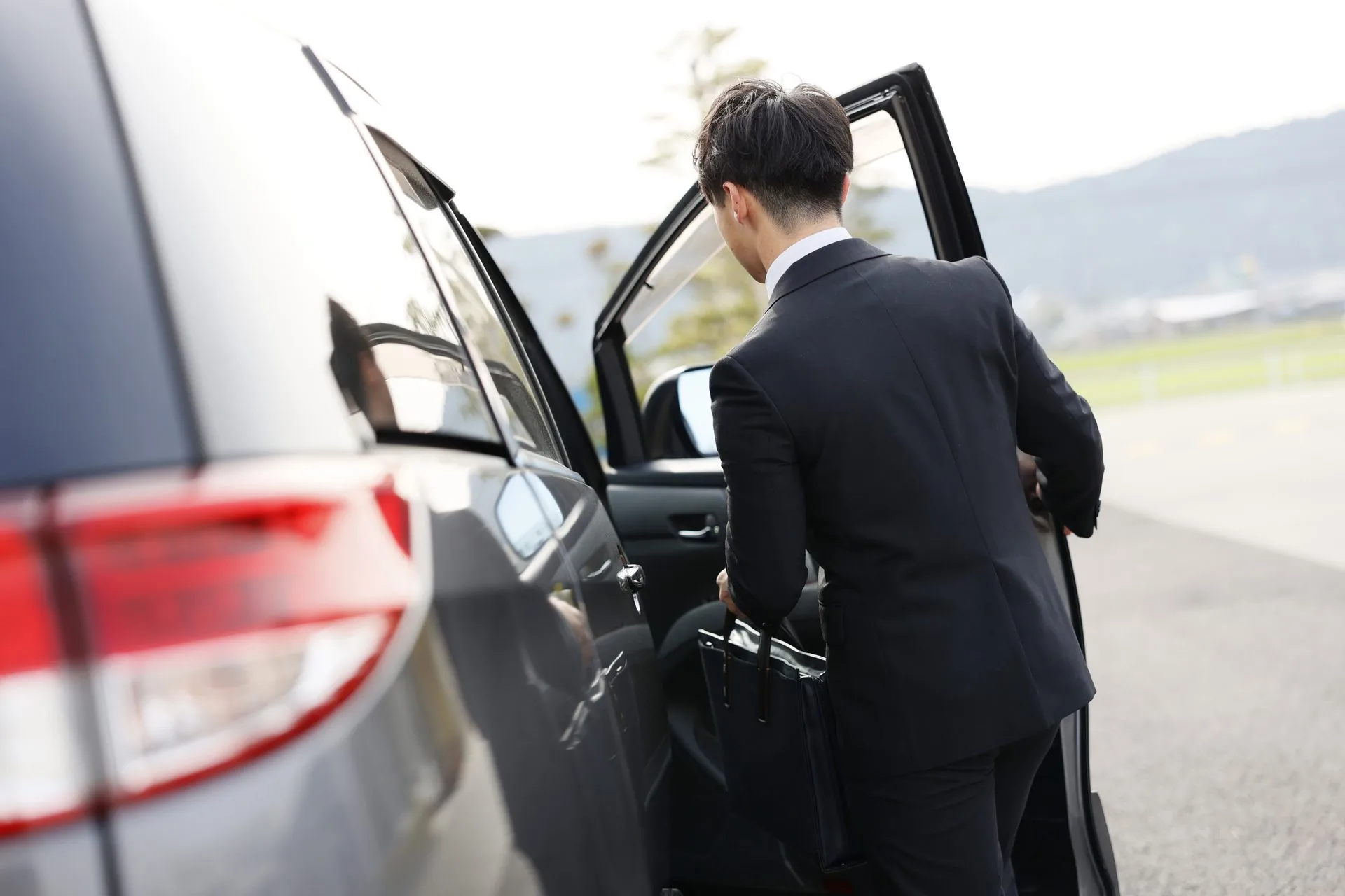 車へ乗り込む