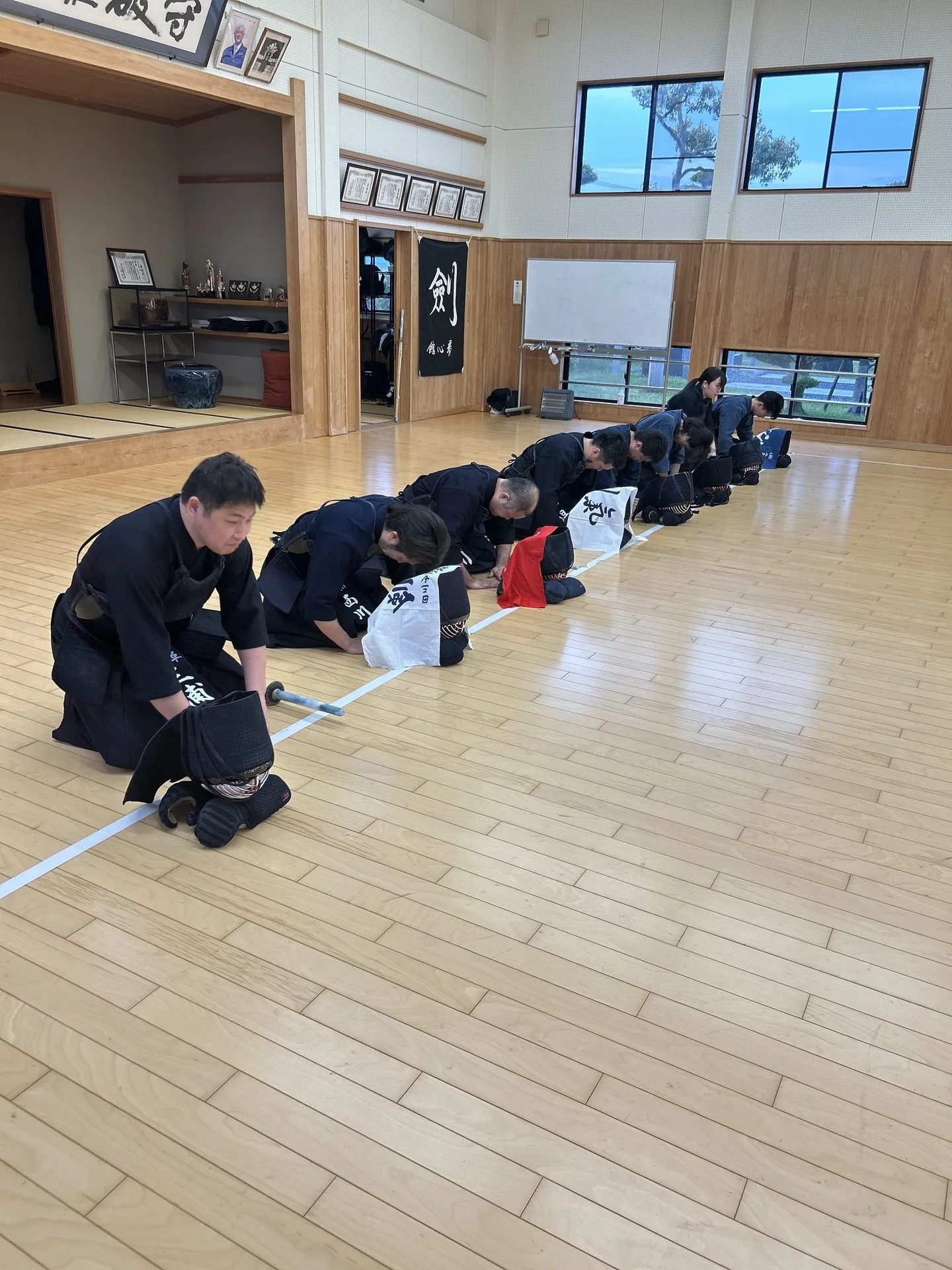 STAGE 02 礼 — 部員全員が深く礼をする瞬間、剣道は礼に始まり礼に終わる